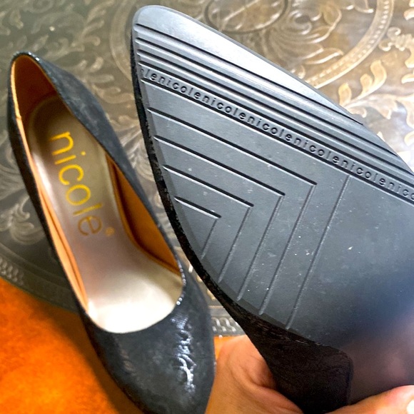 Nichole Black Tapestried Pumps Size 10 - Picture 8 of 11